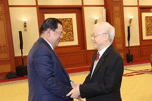 Tổng Bí thư Nguyễn Phú Trọng và Chủ tịch Đảng Nhân dân Campuchia, Thủ tướng Chính phủ Vương quốc Campuchia Hun Sen, ngày 18/2/2023. Ảnh: TTXVN 