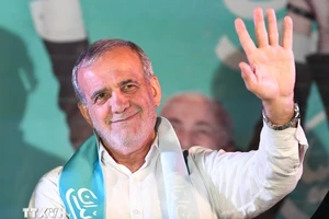 Ông Masoud Pezeshkian trong cuộc vận động tranh cử ở Tehran ngày 3/7/2024. (Ảnh: THX/TTXVN)