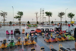 Khu vực điều khiển xe điện dành cho trẻ em tại quảng trường công viên Sông Hậu, quận Ninh Kiều, thành phố Cần Thơ.