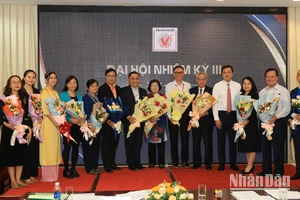 Ban Chấp hành Hội Doanh nghiệp hàng Việt Nam chất lượng cao nhiệm kỳ 3 ra mắt Đại hội.