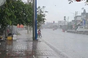 Cơn mưa xuất hiện một số nơi ở Thành phố Hồ Chí Minh chiều nay làm không khí có phần dịu mát (Ảnh: CTV)