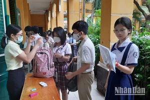 Học sinh Thành phố Hồ Chí Minh tham gia kỳ thi vào lớp 10 công lập năm học 2023-2024 tại điểm thi Trường THPT Trưng Vương, quận 1.