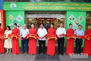 Nghi thức khai mạc Tuần lễ trưng bày, giới thiệu, quảng bá sản phẩm nông sản, đặc sản, sản phẩm OCOP của tỉnh Sóc Trăng tại Thành phố Hồ Chí Minh năm 2024.