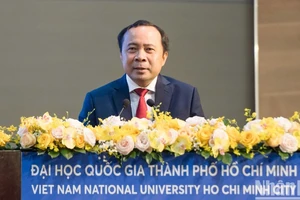 Phó Giáo sư, Tiến sĩ Vũ Hải Quân, Giám đốc Đại học Quốc gia Thành phố Hồ Chí Minh phát biểu tại hội nghị