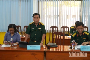 Bác sĩ Dương Quốc Định, Giám đốc Bệnh viện Quân dân y tỉnh Đồng Tháp thông tin về trường hợp cháu bé tử vong. Ảnh: HỮU NGHĨA