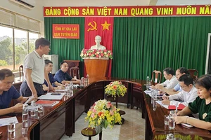 Đoàn công tác cùng phân tích nguyên nhân, đưa ra một số giải pháp nhằm tăng số lượng phát hành Báo Nhân Dân, tạp chí của Đảng trên địa bàn tỉnh Gia Lai.