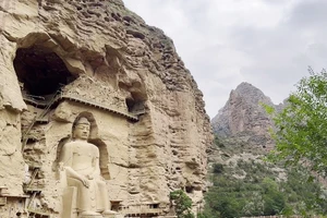 Độc đáo quần thể hang đá chùa Bính Linh bên bờ Hoàng Hà, Trung Quốc