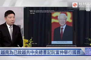 Chuyên gia Hứa Lợi Bình trả lời phỏng vấn của Đài truyền hình Phượng Hoàng (ảnh cắt từ clip của trang mạng ifeng.com)