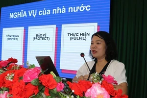 Đồng chí Nguyễn Thị Thanh Hải- Phó Viện trưởng Viện Quyền con người phát biểu tại Hội nghị.