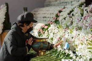 Tưởng niệm các nạn nhân thiệt mạng trong thảm kịch giẫm đạp tại Seoul, Hàn Quốc. (Ảnh: THX/TTXVN)