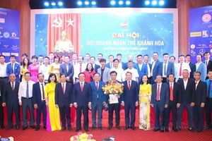 Ra mắt Ban chấp hành Hội Doanh nhân trẻ Khánh Hòa nhiệm kỳ 2022-2027. (Ảnh: ĐÌNH LÂM) 