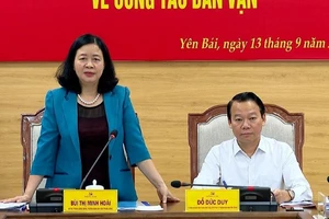 Trưởng Ban Dân vận Bùi Thị Minh Hoài phát biểu tại buổi làm việc.