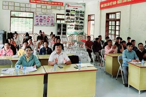 Lớp học tiếng dân tộc La Ha tại xã Nặm Ét, huyện Quỳnh Nhai.