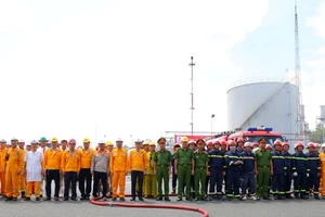 Lực lượng tham gia buổi thực tập phòng cháy, chữa cháy và cứu nạn cứu hộ tại GPP Dinh Cố.