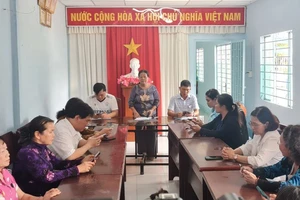 Ứng dụng Sổ tay đảng viên điện tử trong sinh hoạt ở Chi bộ khu vực 4, phường I, thành phố Vị Thanh. 