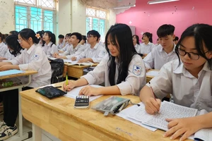 Học sinh lớp 12, Trường THPT Tiền Phong (Mê Linh, Hà Nội) trong giờ ôn thi tốt nghiệp.