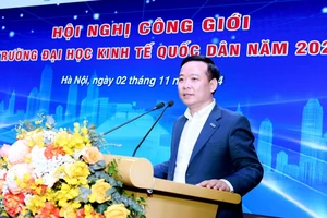 PGS, TS Bùi Huy Nhượng chia sẻ tại hội nghị