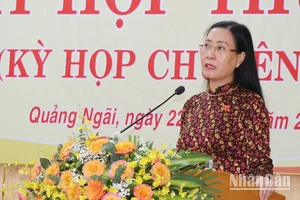 Bí thư Tỉnh ủy, Chủ tịch Hội đồng nhân dân tỉnh Quảng Ngãi Bùi Thị Quỳnh Vân phát biểu tại kỳ họp.