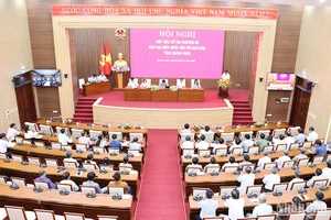 Quang cảnh buổi tiếp xúc cử tri chuyên đề của Đoàn đại biểu Quốc hội tỉnh Quảng Ngãi với ngư dân.
