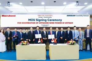 Quang cảnh ký kết hợp tác giữa Doosan Vina với Tập đoàn Marubeni phát triển điện gió ngoài khơi tại Việt Nam. 