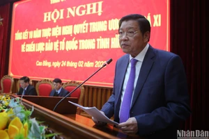 Đồng chí Phan Đình Trạc phát biểu ý kiến tại Hội nghị.