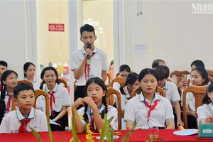 Trẻ em tỉnh Cao Bằng trình bày mong muốn tại Diễn đàn.