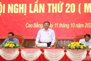 Đồng chí Trần Hồng Minh, Ủy viên Trung ương Đảng, Bí thư Tỉnh ủy Cao Bằng phát biểu ý kiến tại hội nghị.