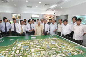 Tổng Bí thư Nguyễn Phú Trọng thăm Khu công nghiệp Việt Nam - Singapore I (VSIP I) tại tỉnh Bình Dương, ngày 13/4/2013. Ảnh: Trí Dũng 