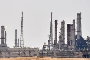 Cơ sở lọc dầu của Aramco ở gần al-Khurj, phía nam thủ đô Riyadh của Saudi Arabia. Ảnh: AFP/TTXVN