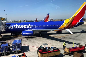 Một máy bay Boeing 737-800 của hãng hàng không Southwest Airlines tại sân bay quốc tế Los Angeles, Mỹ, ngày 10/4/2017. (Ảnh: Reuters)