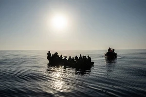 Chìm phà ngoài khơi Mozambique, hơn 90 người thiệt mạng