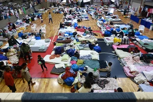 Người dân vùng lũ trú tạm tại phòng tập thể hình tại Porto Alegre, bang Rio Grande do Sul, Brazil, ngày 10/5/2024. (Ảnh: Reuters)