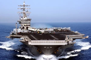 Tàu sân bay USS Dwight D. Eisenhower của Mỹ. (Ảnh: AFP/TTXVN)