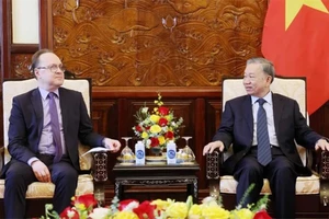 Chủ tịch nước Tô Lâm tiếp Đại sứ Liên bang Nga tại Việt Nam Gennady Bezdetko. (Ảnh: TTXVN)