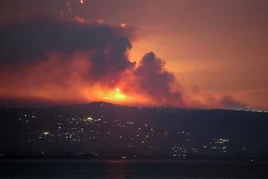 Khói lửa bốc lên ở khu vực Lebanon giáp Israel, ngày 25/8/2024. (Ảnh: Reuters)