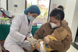 Bộ Y tế cấp vaccine 5 trong 1 để các địa phương kịp thời tiêm cho trẻ trong độ tuổi trên địa bàn