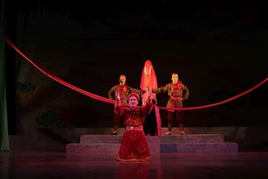 Cảnh trong vở Lưu Bình trả nghĩa của Nhà hát Chèo Việt Nam. Ảnh: HOÀNG SONG HÀO