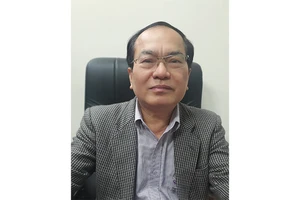 PGS, TS Nguyễn Văn Giang, Thư ký khoa học Hội đồng Lý luận Trung ương, nguyên Phó Viện trưởng Xây dựng Đảng (Học viện Chính trị Quốc gia Hồ Chí Minh)