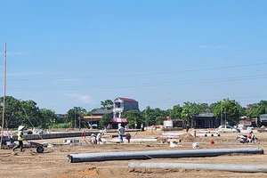 Chủ đầu tư dự án đô thị mới Tây Nam thành phố Việt Trì đang khẩn trương hoàn thiện hạ tầng giai đoạn 1 của khu đô thị.