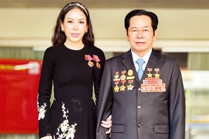 Bà Lê Nữ Thùy Dương cùng bố - doanh nhân, cựu chiến binh Lê Văn Kiểm.