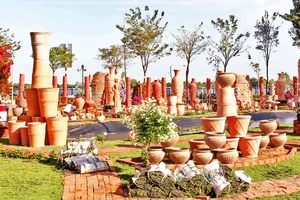 Công viên nghệ thuật gốm đỏ Vĩnh Long.