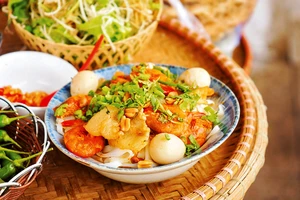Nhiều món ăn đậm đà bản sắc của xứ Quảng.