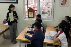Tư vấn tâm lý tại Trường tiểu học Trần Nhật Duật, Hà Nội. (Ảnh KHÁNH THU)