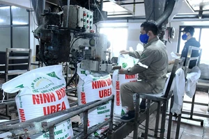 Sản xuất đạm urea tại Nhà máy Ðạm Ninh Bình thuộc Tập đoàn Hóa chất Việt Nam. (Ảnh THANH GIANG)
