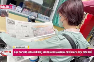 Hải Phòng: Bạn đọc hào hứng với phụ san tranh panorama chiến dịch Điện Biên Phủ