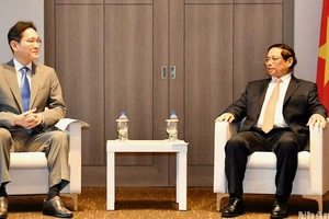 Thủ tướng Phạm Minh Chính tiếp Chủ tịch Tập đoàn Samsung