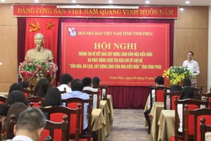 Chủ tịch Hội Nhà báo tỉnh Nguyễn Đình Bảng phát động cuộc thi.