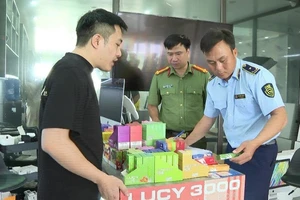 Tạm giữ gần 600 sản phẩm, phụ kiện thuốc lá điện tử tại thị trấn Bá Hiến, huyện Bình Xuyên. (Ảnh: HH)
