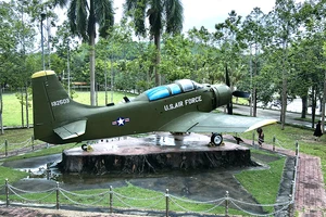 Máy bay AD-5 được vận chuyển từ sân bay Biên Hòa ra trưng bày tại Khu di tích lịch sử Công an nhân dân (xã Minh Thanh, huyện Sơn Dương) nhân dịp kỷ niệm 10 năm thiết lập quan hệ ngoại giao Việt Nam-Hoa Kỳ, tháng 6/2005. 