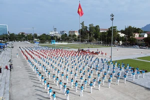 Màn đồng diễn của 1.000 cán bộ, hội viên phụ nữ và thành viên Hiệp hội khiêu vũ thể thao trên địa bàn tỉnh Tuyên Quang.